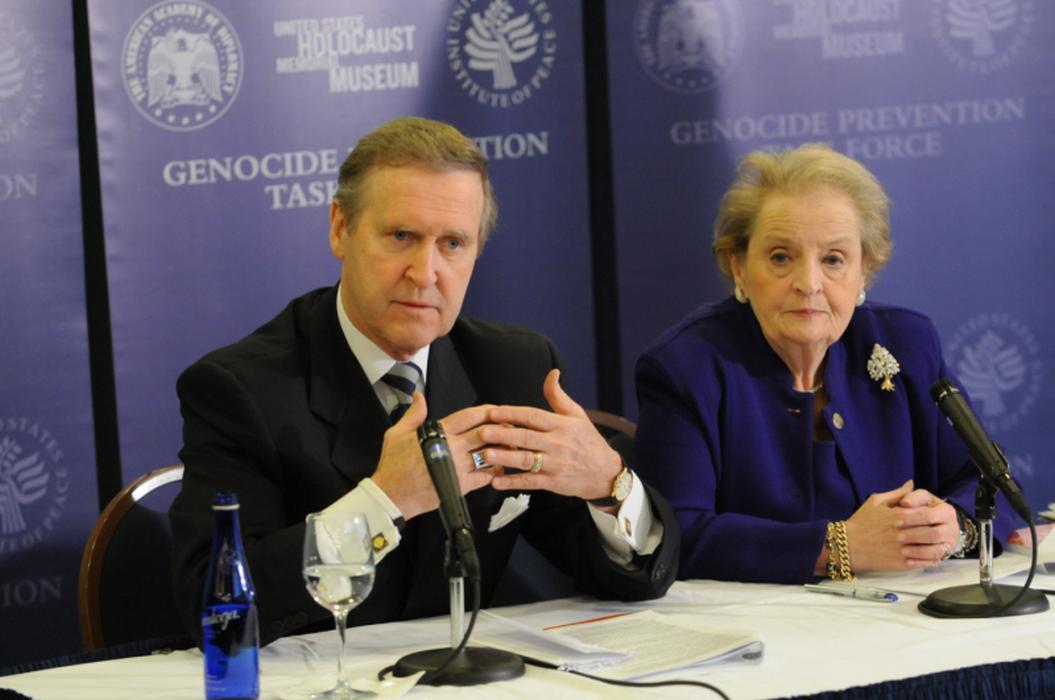 Former Secretary of Defense William Cohen and former Secretary of State Madeleine Albright speak on December 8, 2008.