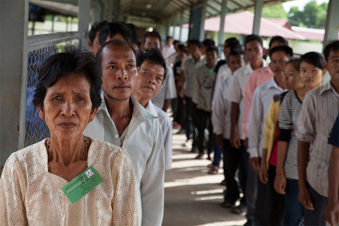 Cambodians arrive from all parts of the country to observe the tribunals. October 2012.