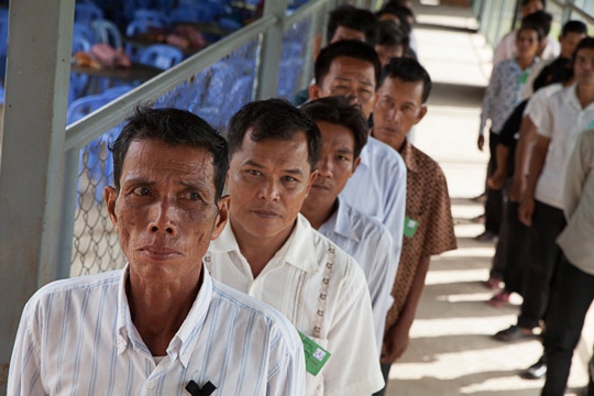 Cambodians arrive from all parts of the country to observe the tribunals. October 2012.