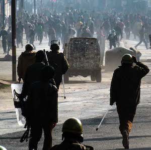 Protests between Indian forces & Kashmiri muslim protesters in Srinagar.