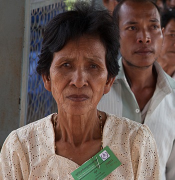 Cambodians arrive from all parts of the country to observe the tribunals. October 2012.